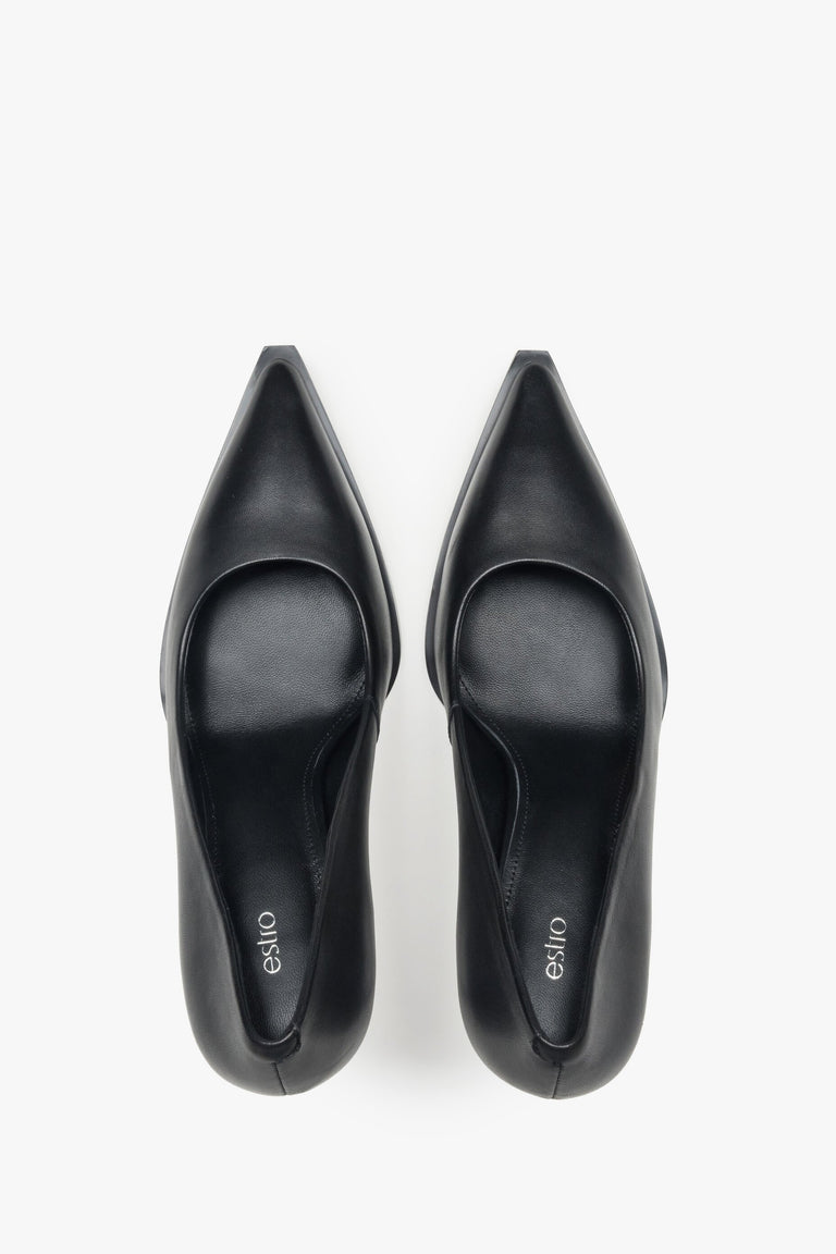 Women's black pointed-toe pumps made of genuine leather by Estro - top view presentation of the model.