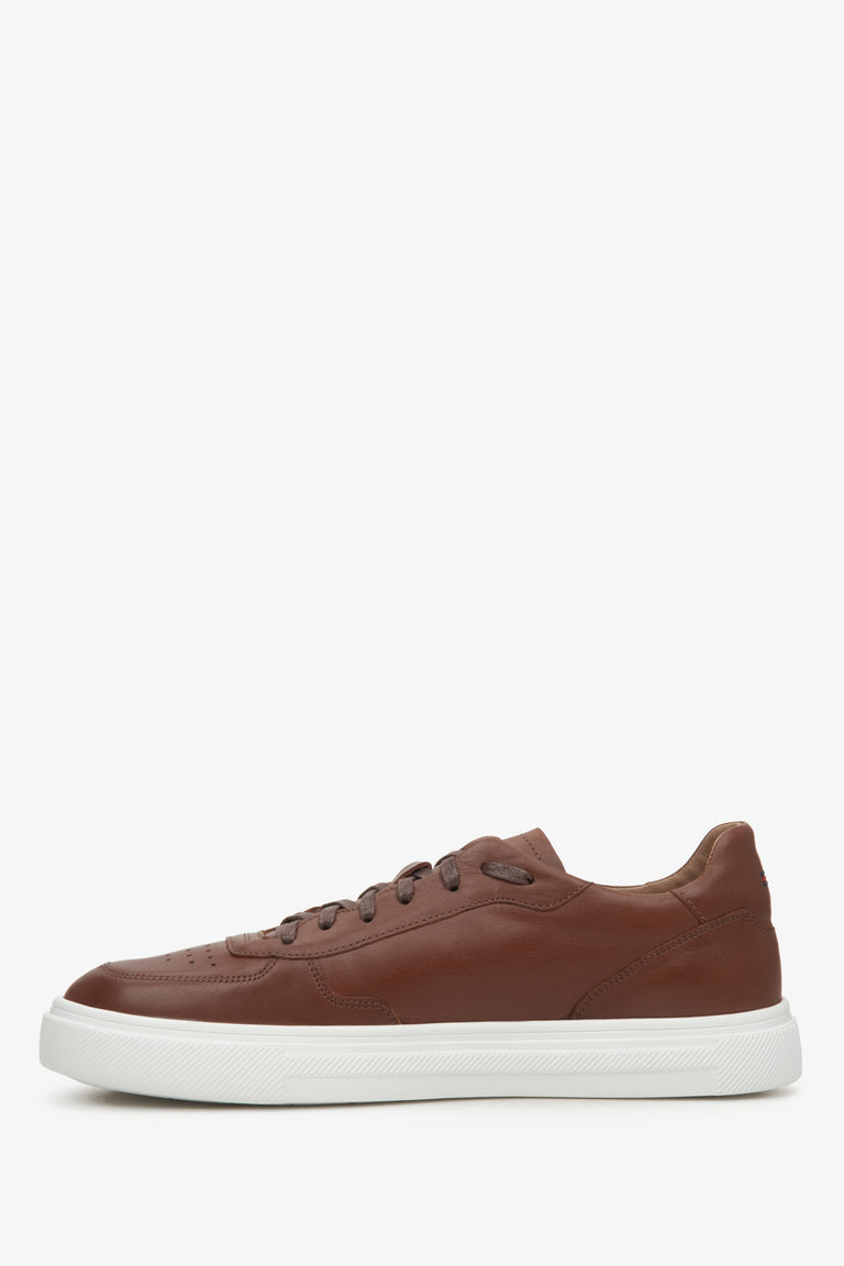 Spring/fall men's natural leather sneakers in brown by Estro - shoe profile.