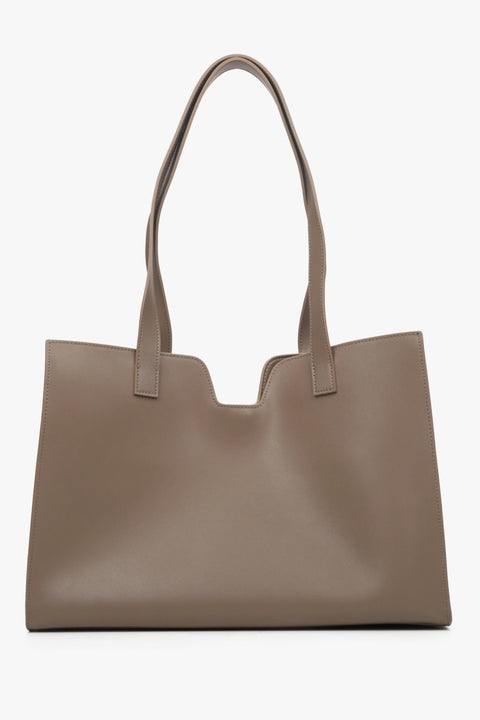 Women's brown leather shopper bag by Estro.