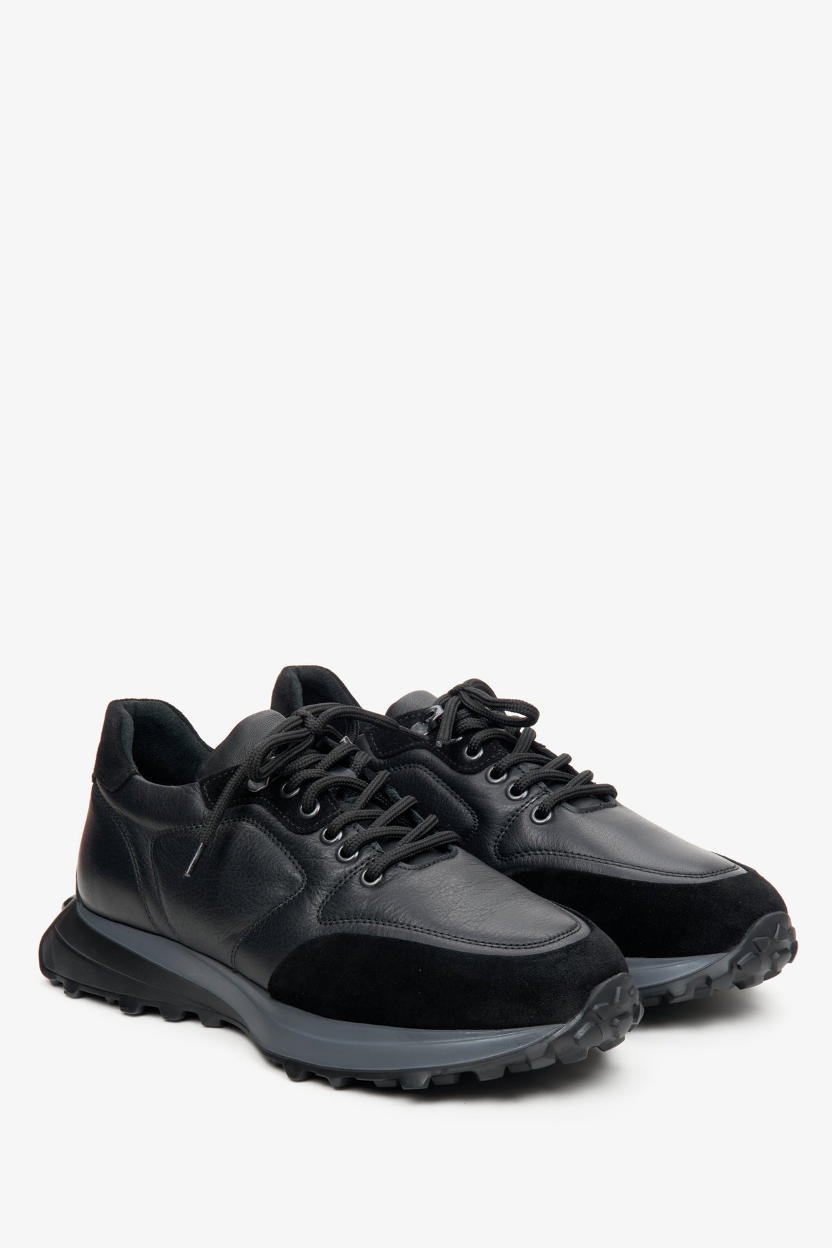 Men's black athletic sneakers made of mixed materials by Estro.