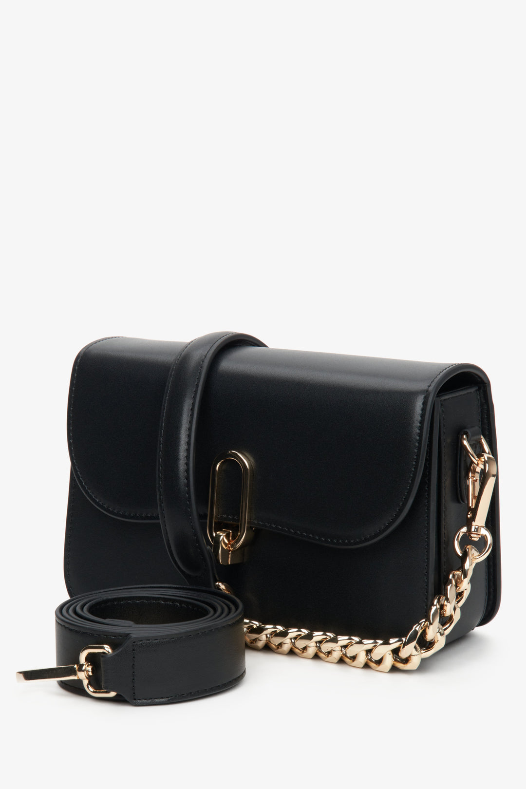 Women's leather black handbag Estro with golden fittings - presentation of the entire set.