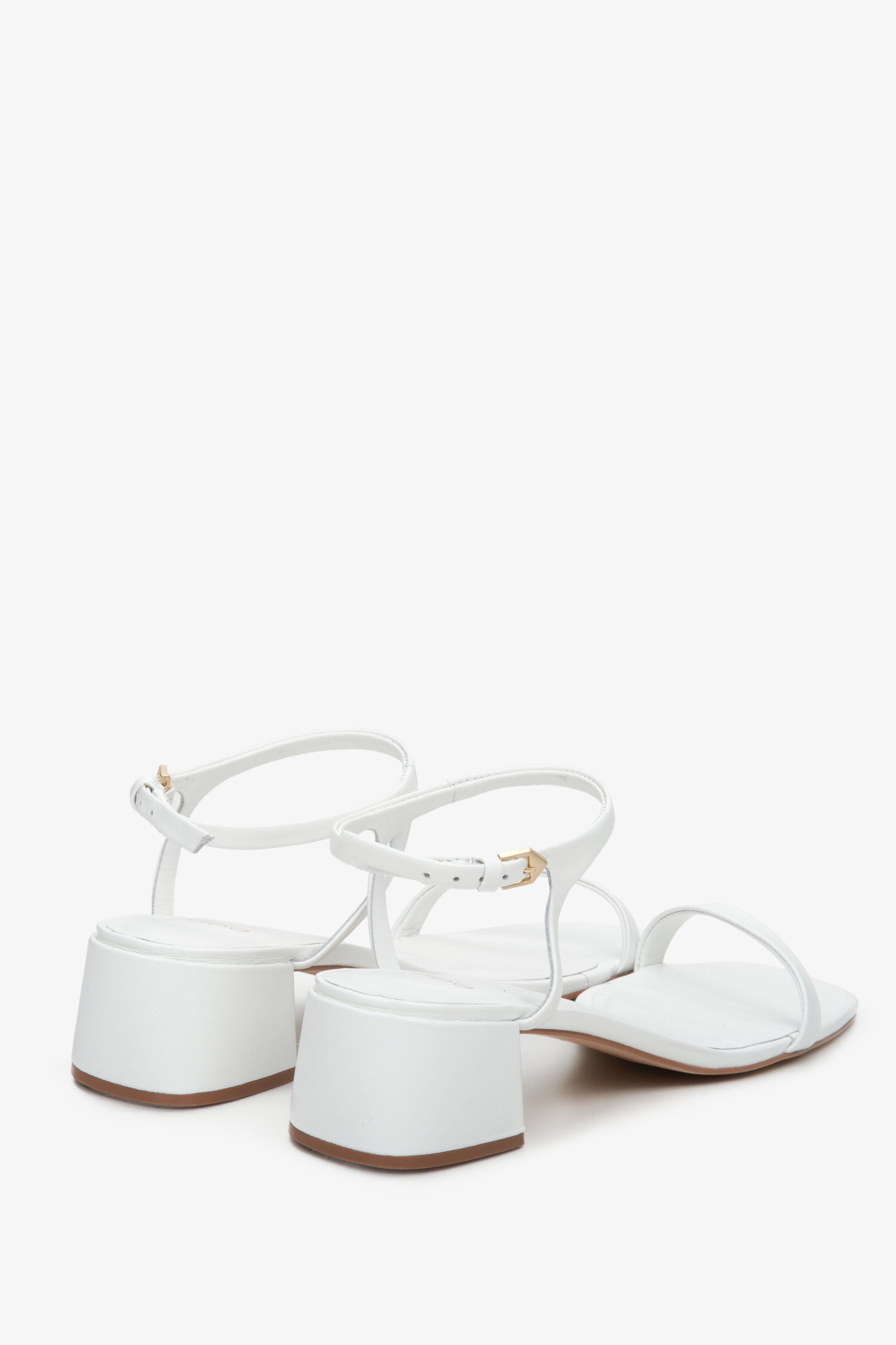 Comfortable women's white sandals made of genuine leather by Estro - close-up on the heel.