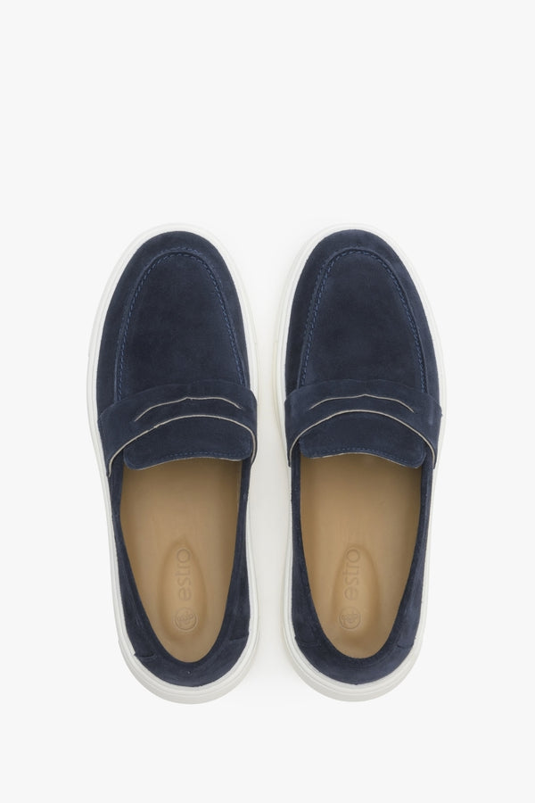 Estro navy blue velour moccasins for gentlemen - top view model presentation.