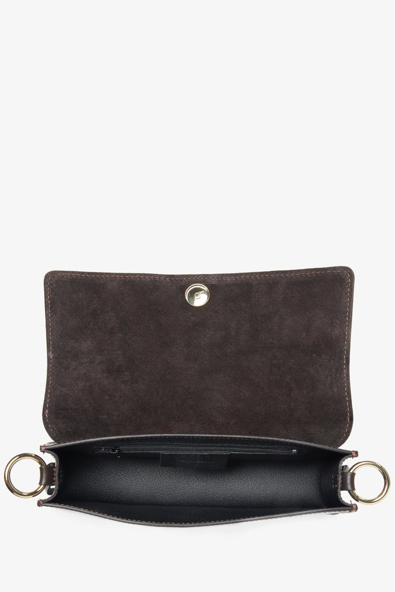 Estro dark brown women's shoulder bag - close-up of the interior.