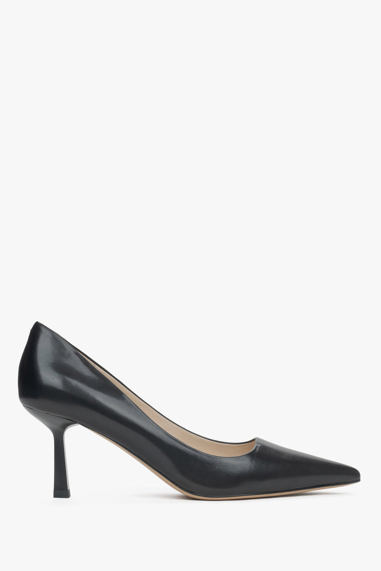 Women's Black Pumps with Pointed Toe Estro ER00115850.