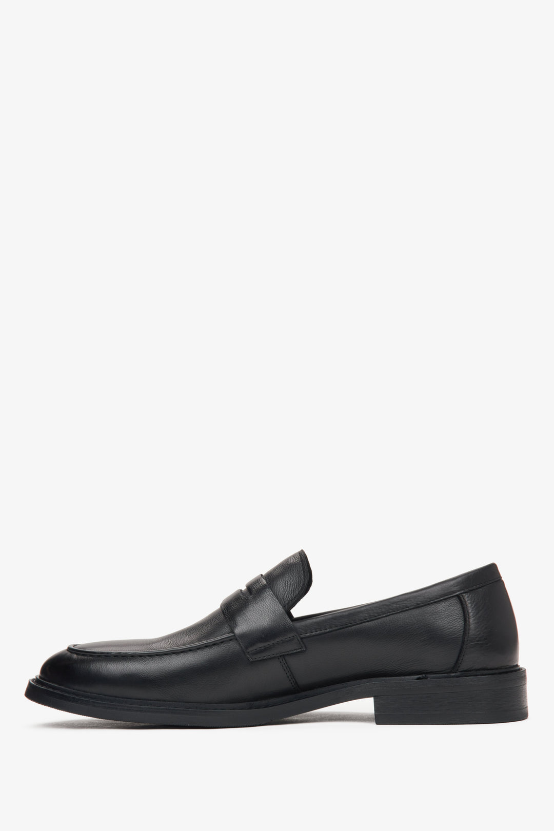 Black leather men's loafers Estro - side profile of the shoe.