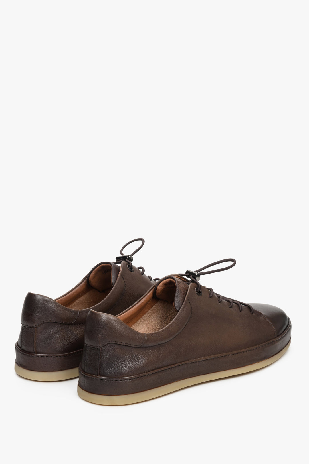 Men's Estro leather sneakers in brown - presentation of the heel and side seam of the shoes.