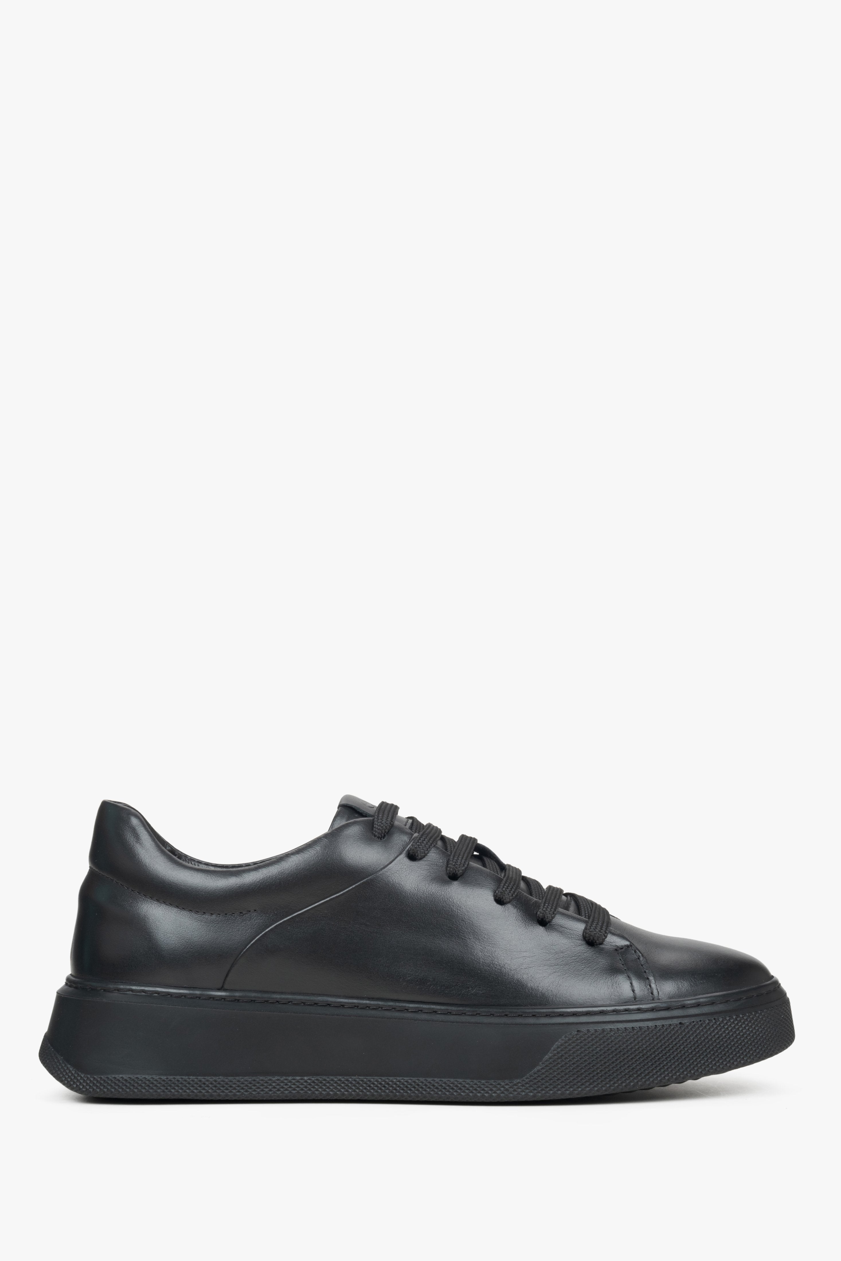 Women's Black Sneakers made of Premium Italian Genuine Leather Estro ER00115649.