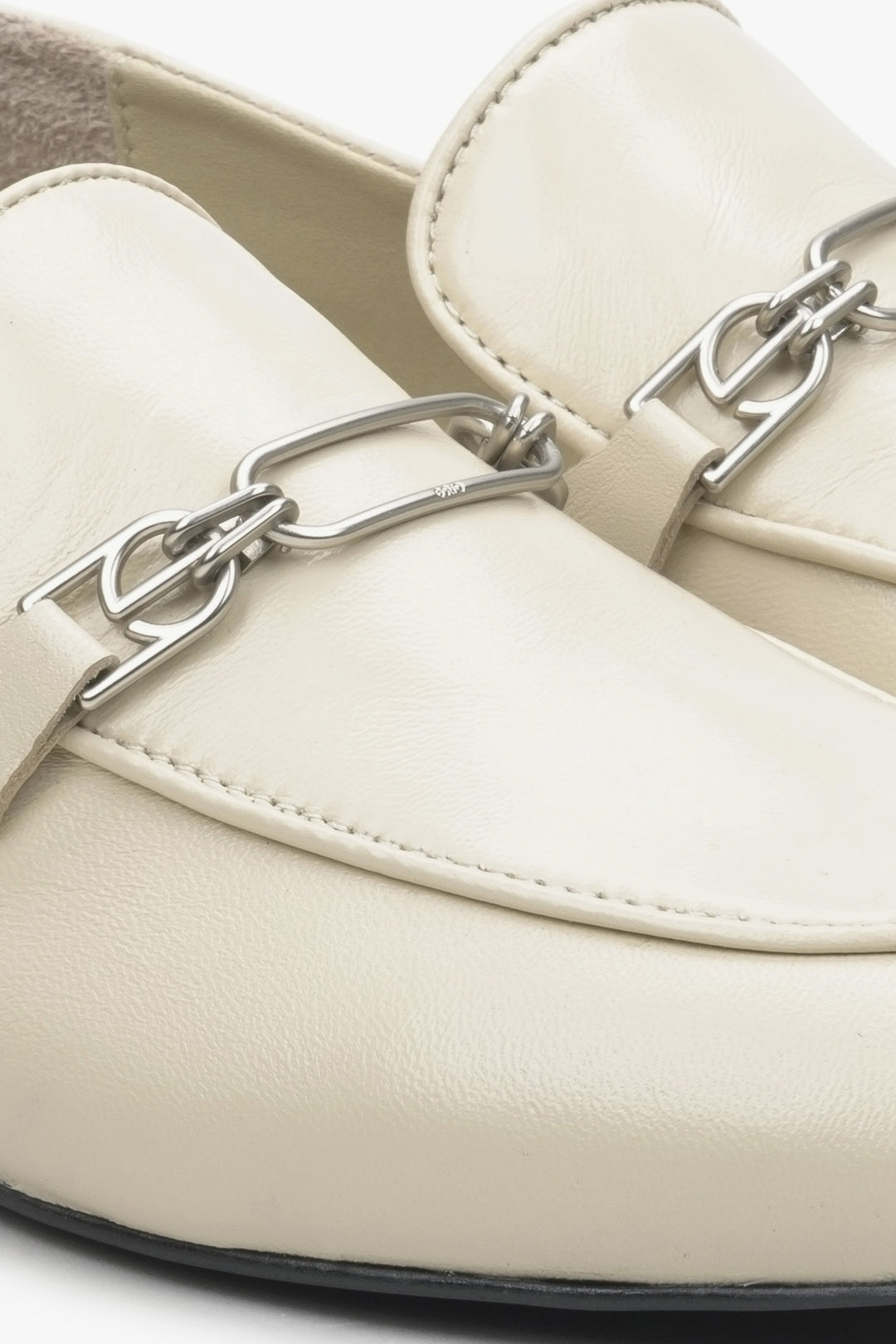 Women's light beige leather loafers Estro - a close-up on details.