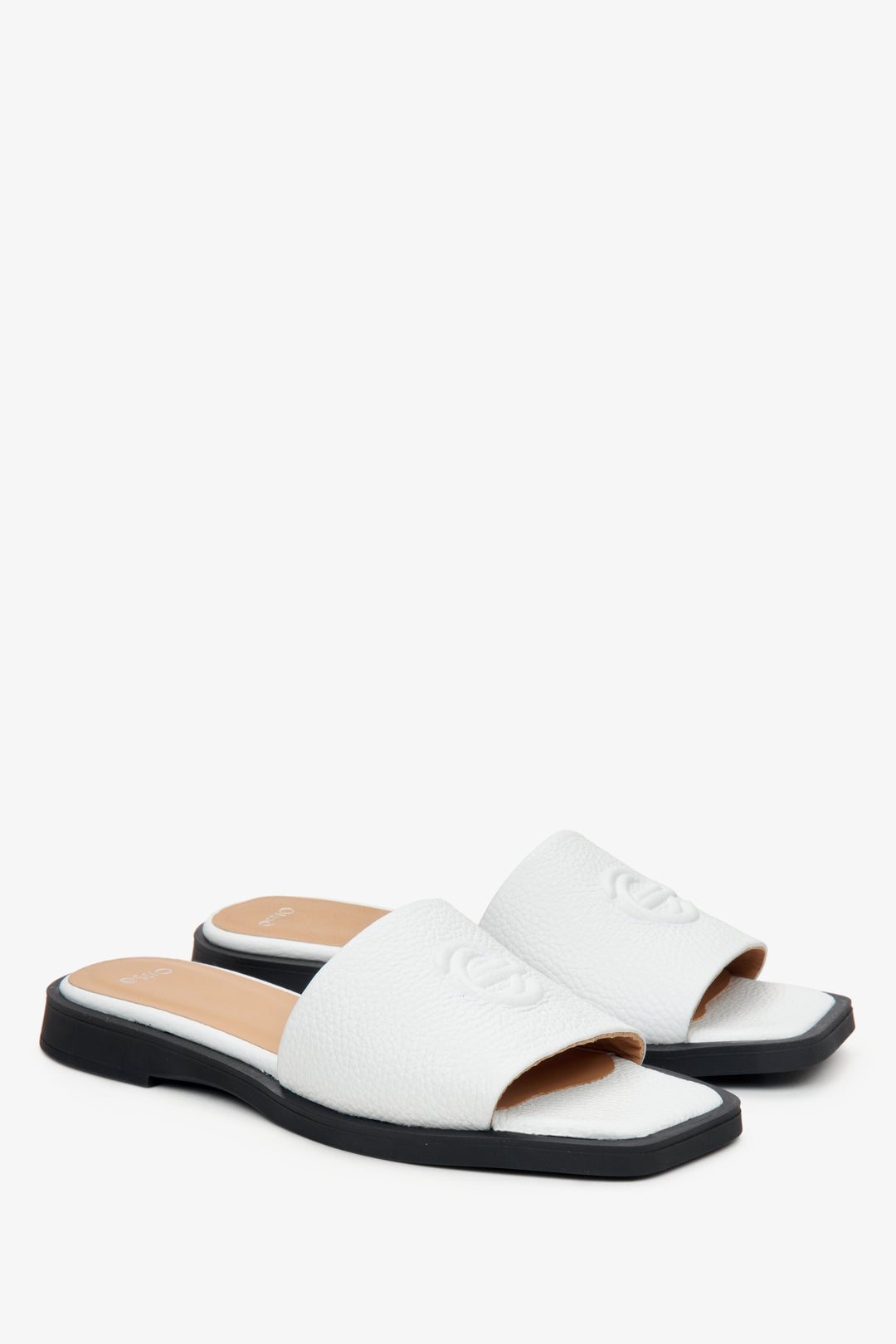 Women's white flip-flops made of genuine leather by Estro.