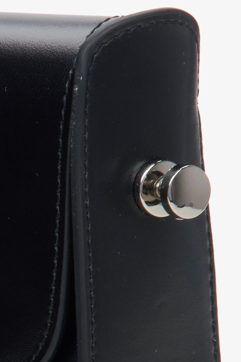 Estro black leather handbag - details.