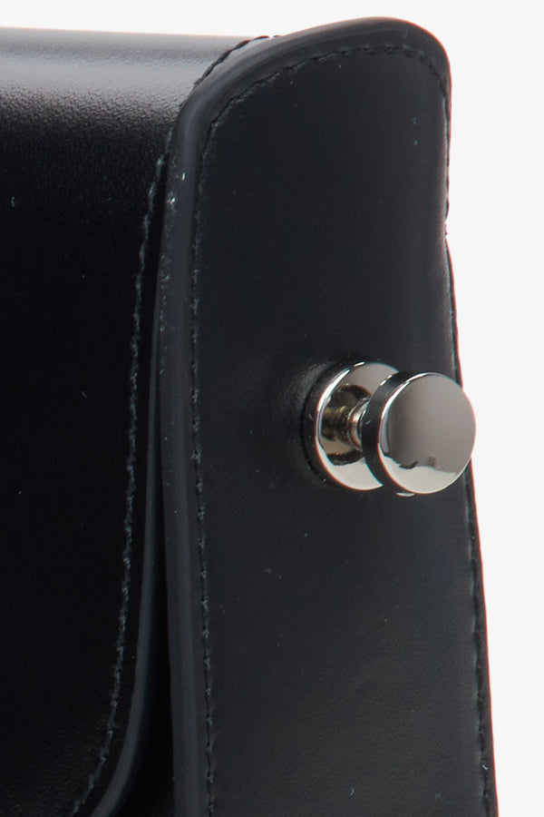 Estro black leather handbag - details.