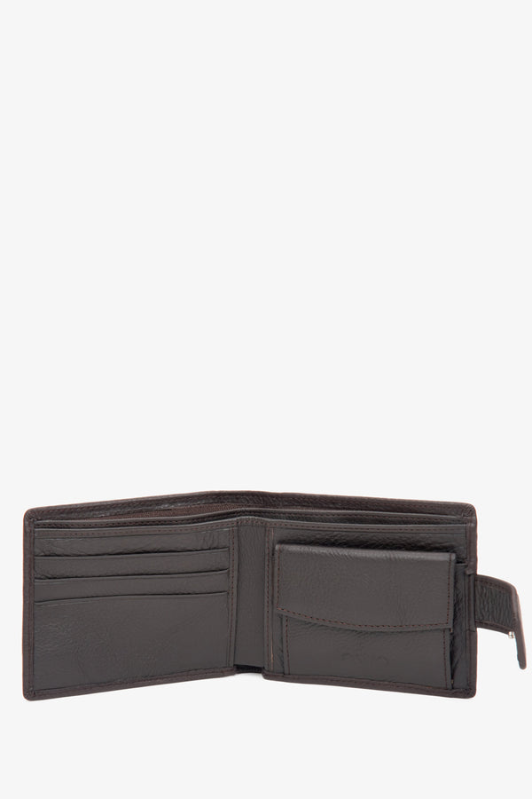 Estro men's dark brown leather wallet - interior of the model.