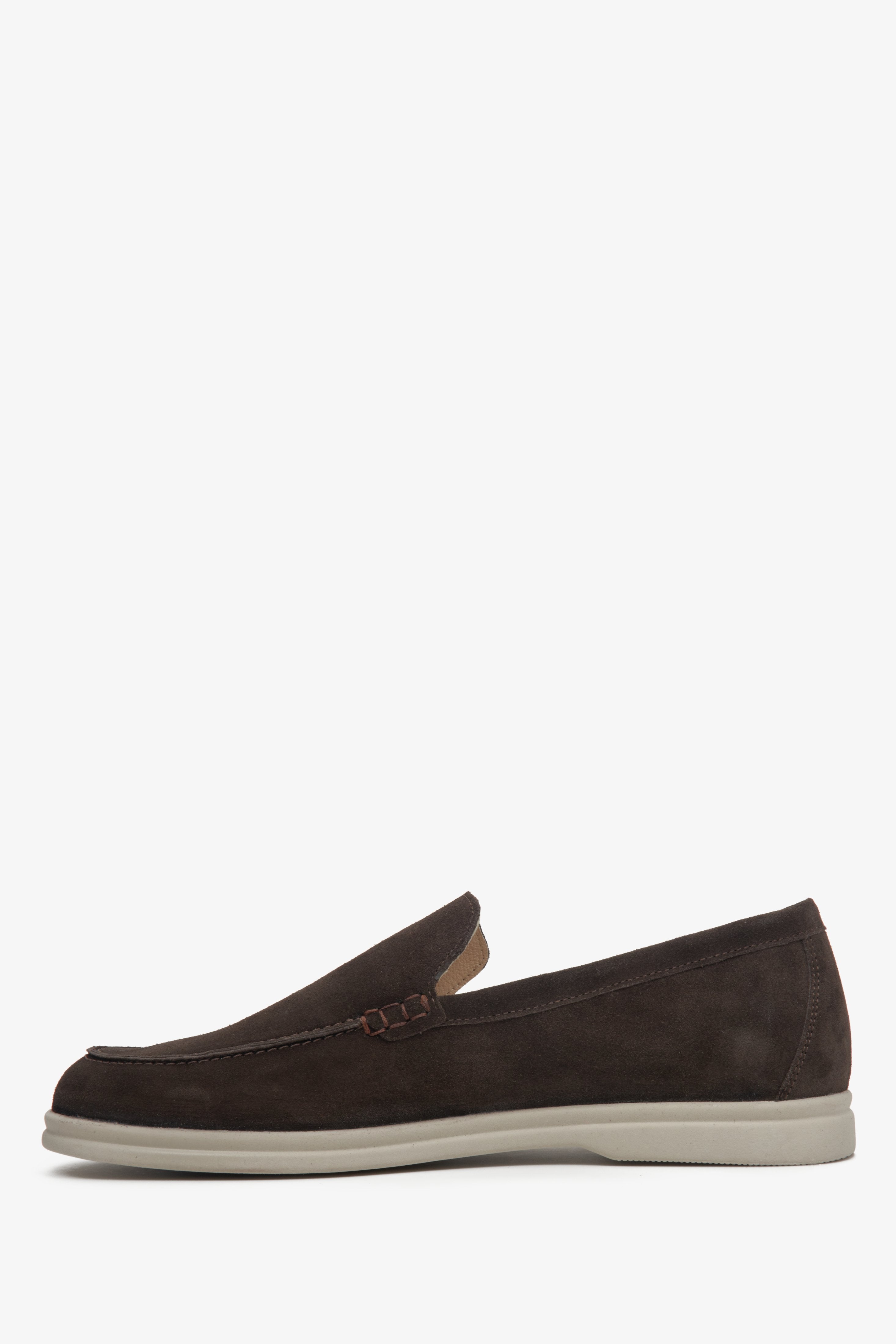 Men's saddle brown loafers for spring made of natural velvet.