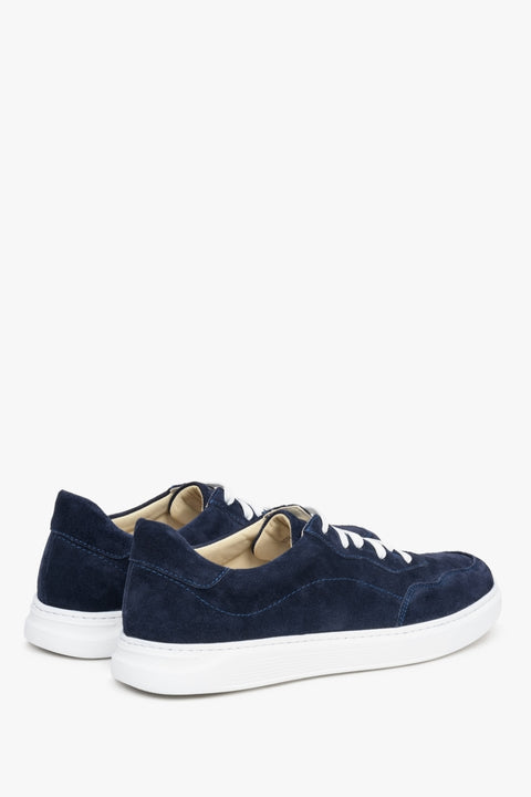 Men's Estro navy blue velour sneakers - close-up of the side seam and back of the shoes.