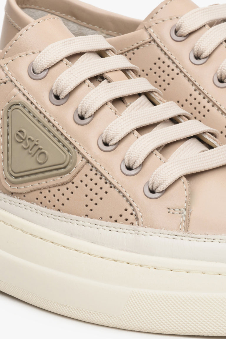 Beige women's sneakers on a thick natural leather sole with lacing by Estro.