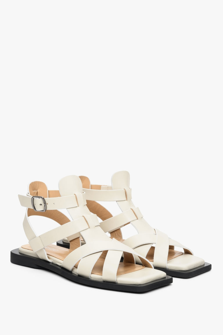 White leather Estro women's sandals made of thin straps with a square nose - presentation of the tip and side seam.