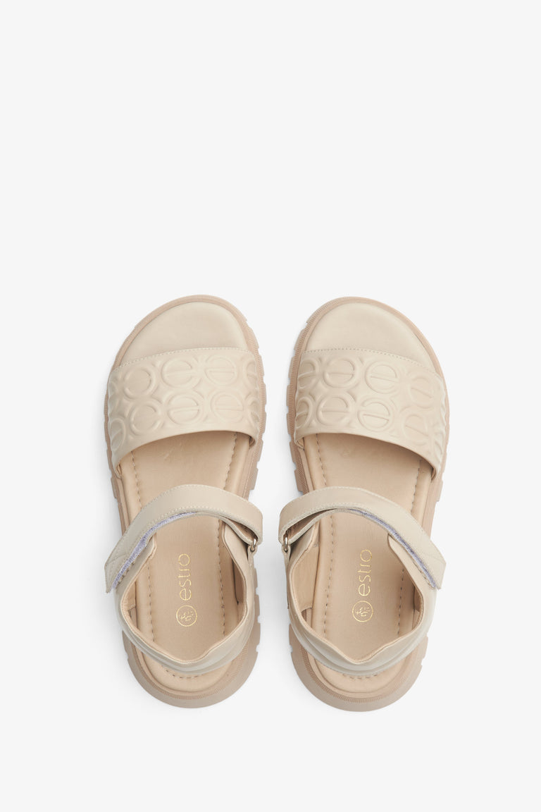 Women's leather sandals with hook-and-loop fastening in beige Estro - presentation of the model from above.