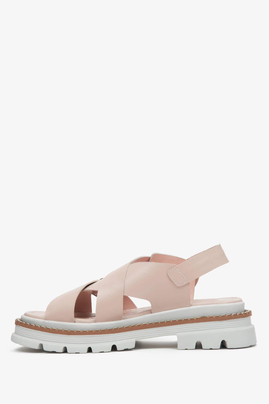 Pastel pink women's sandals on chunky platform with crossed straps by Estro.