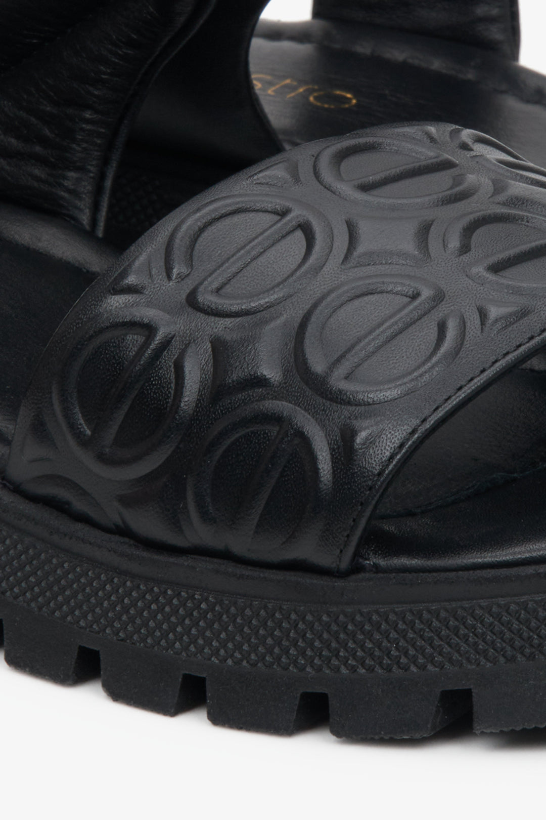 Estro black leather women's sandals on a platform - close-up of the details.