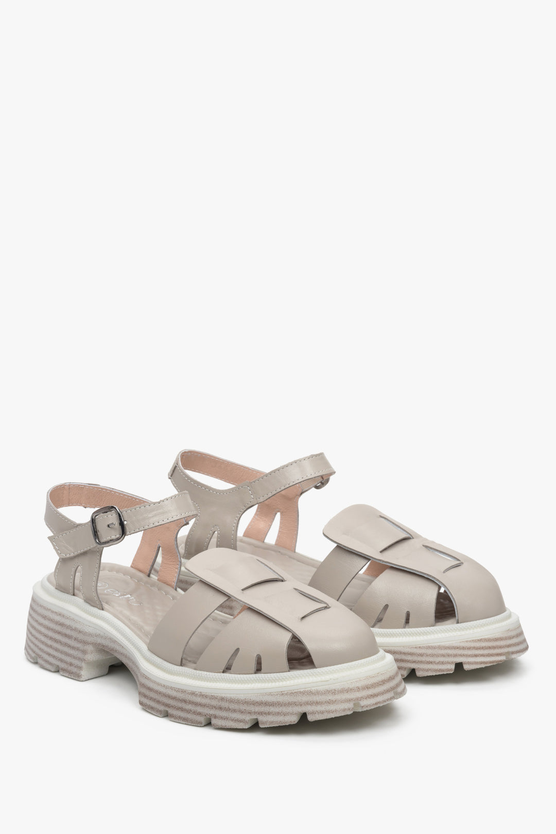 Women's beige leather sandals on a chunky platform Estro.