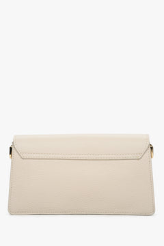 Light beige small handbag for women made of Italian Estro natural leather - presentation of the model on the back.