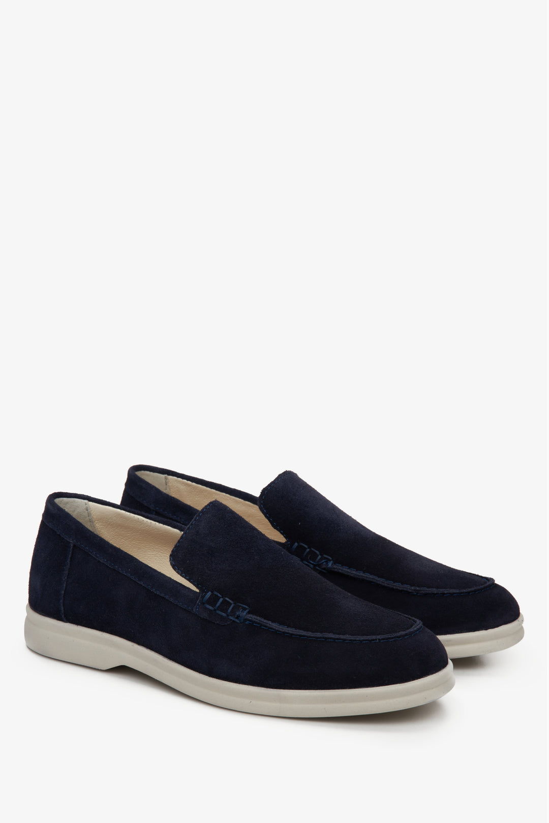 Women's suede loafers in navy blue Estro - presentation of the sideline and white sole.