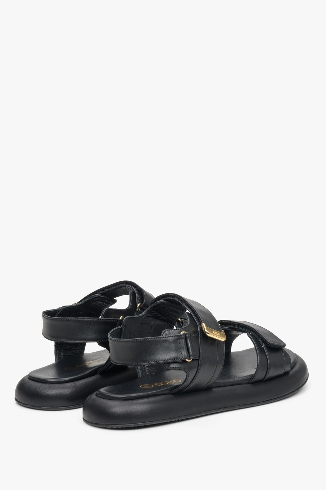 Black women's sandals made of Italian natural leather Estro - presentation of the back of the shoes.