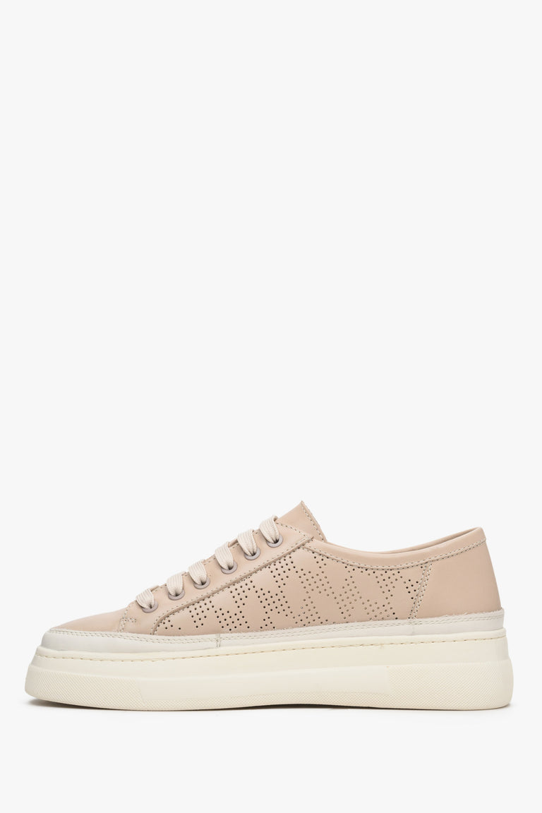 Women's leather Estro sneakers on a thick sole with perforations for the spring - shoe profile.