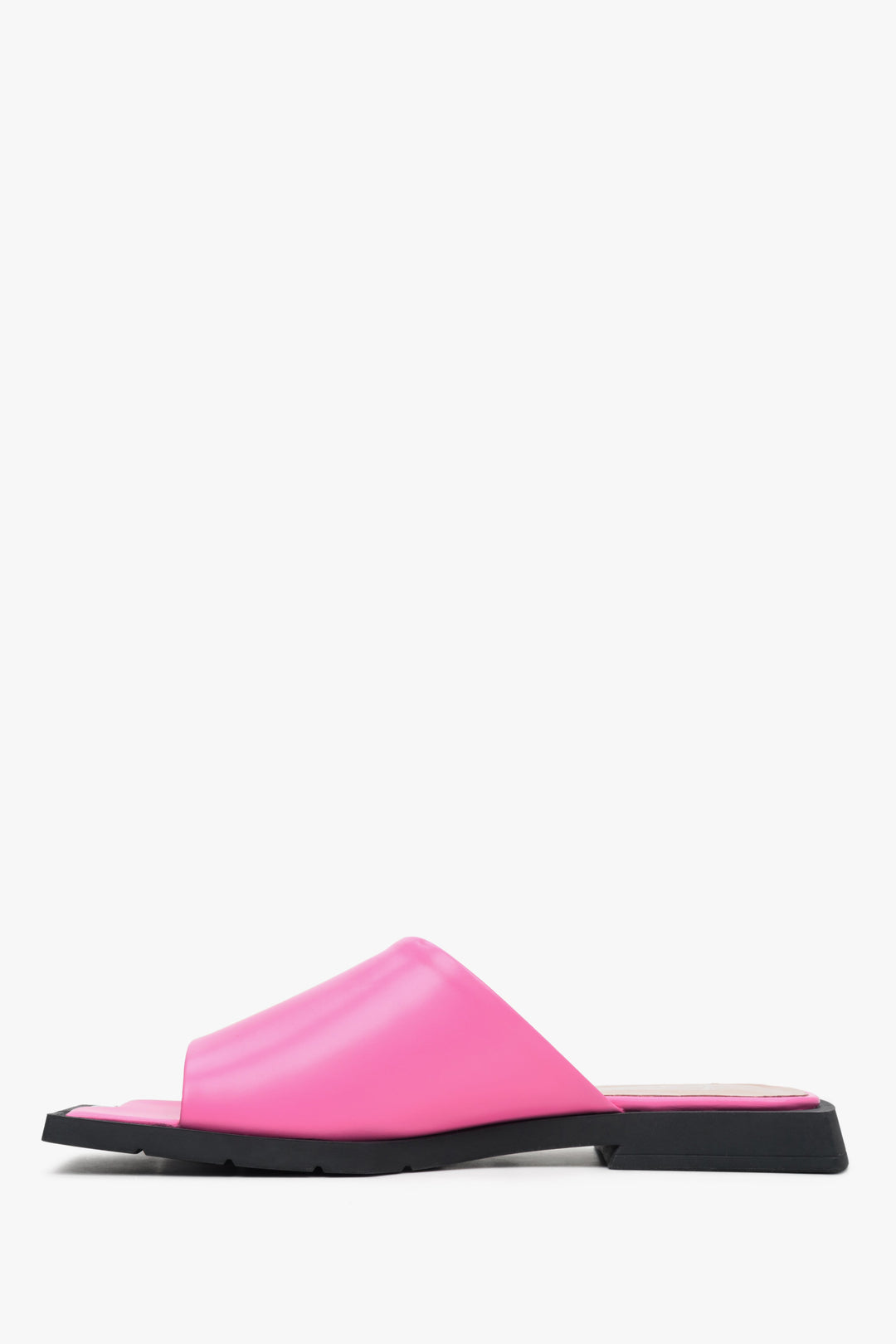 Women's natural leather mules for summer, pink. Estro brand footwear profile.