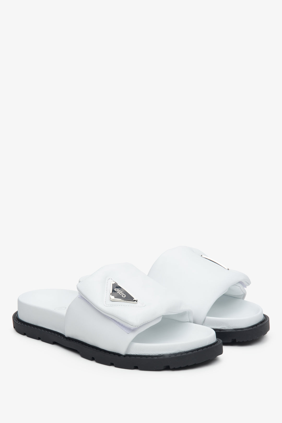 Chic, perfect for summer women's white slides on an elastic sole.