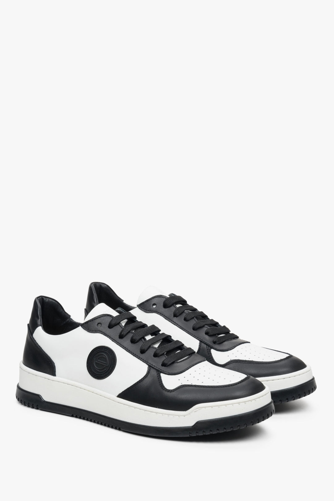 Men's leather sneakers in black and white by Estro.