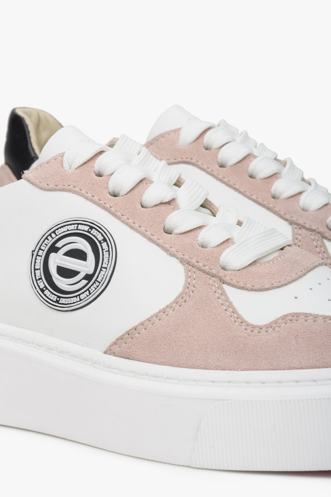 Estro velour and leather sneakers in white and pink. Close-up of decorative logo.