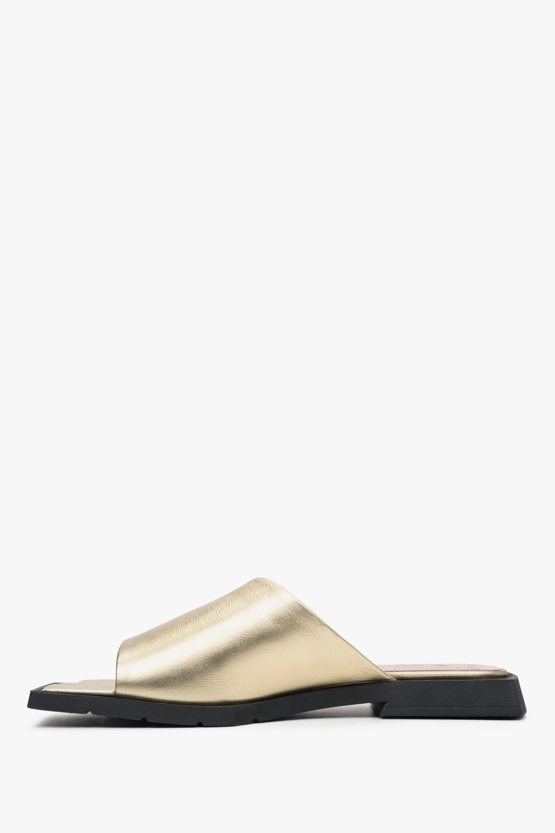 Women's natural leather mules for summer, gold. Estro brand footwear profile.