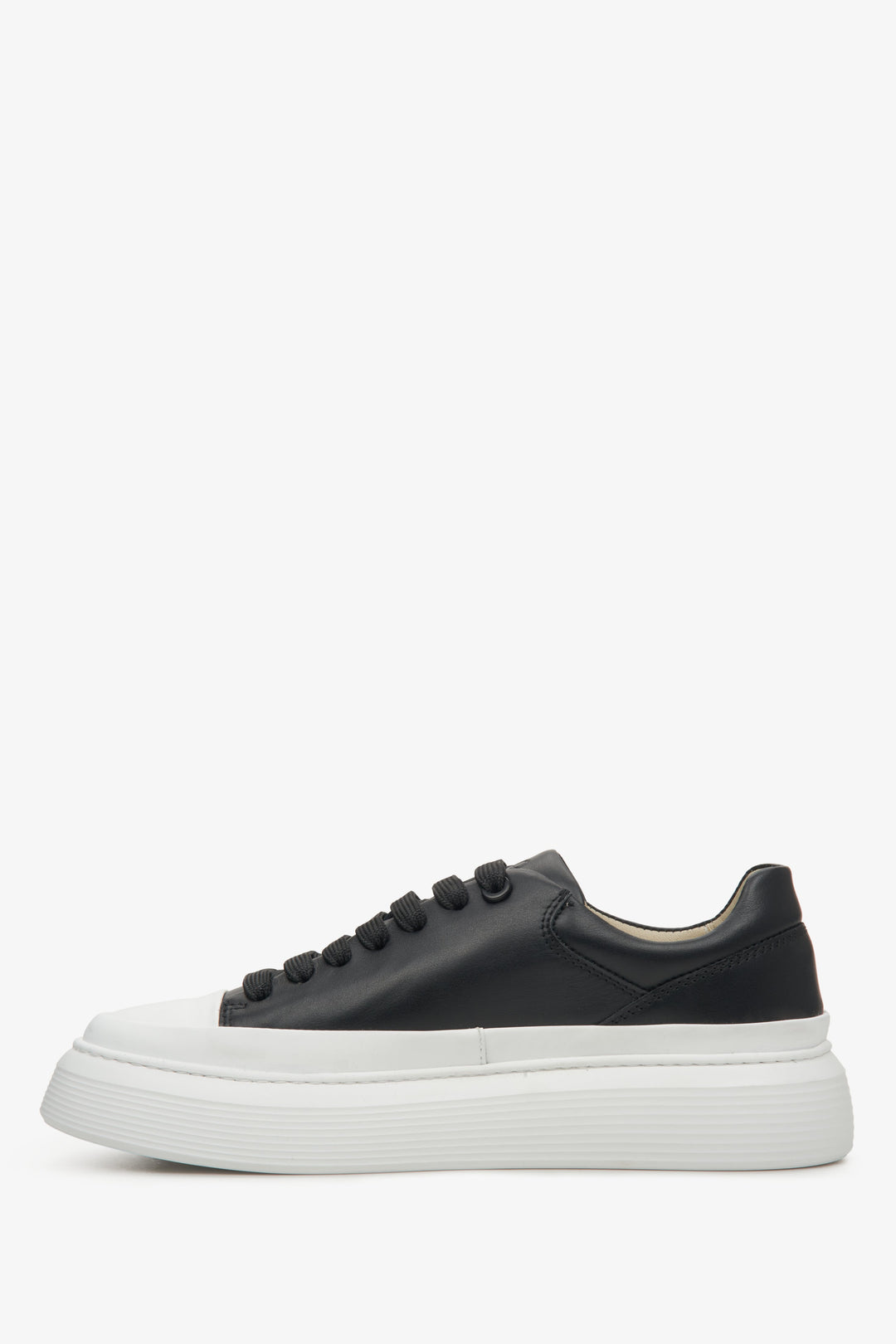 Women's sneakers on with thick rubber sole in black Estro - shoe profile.