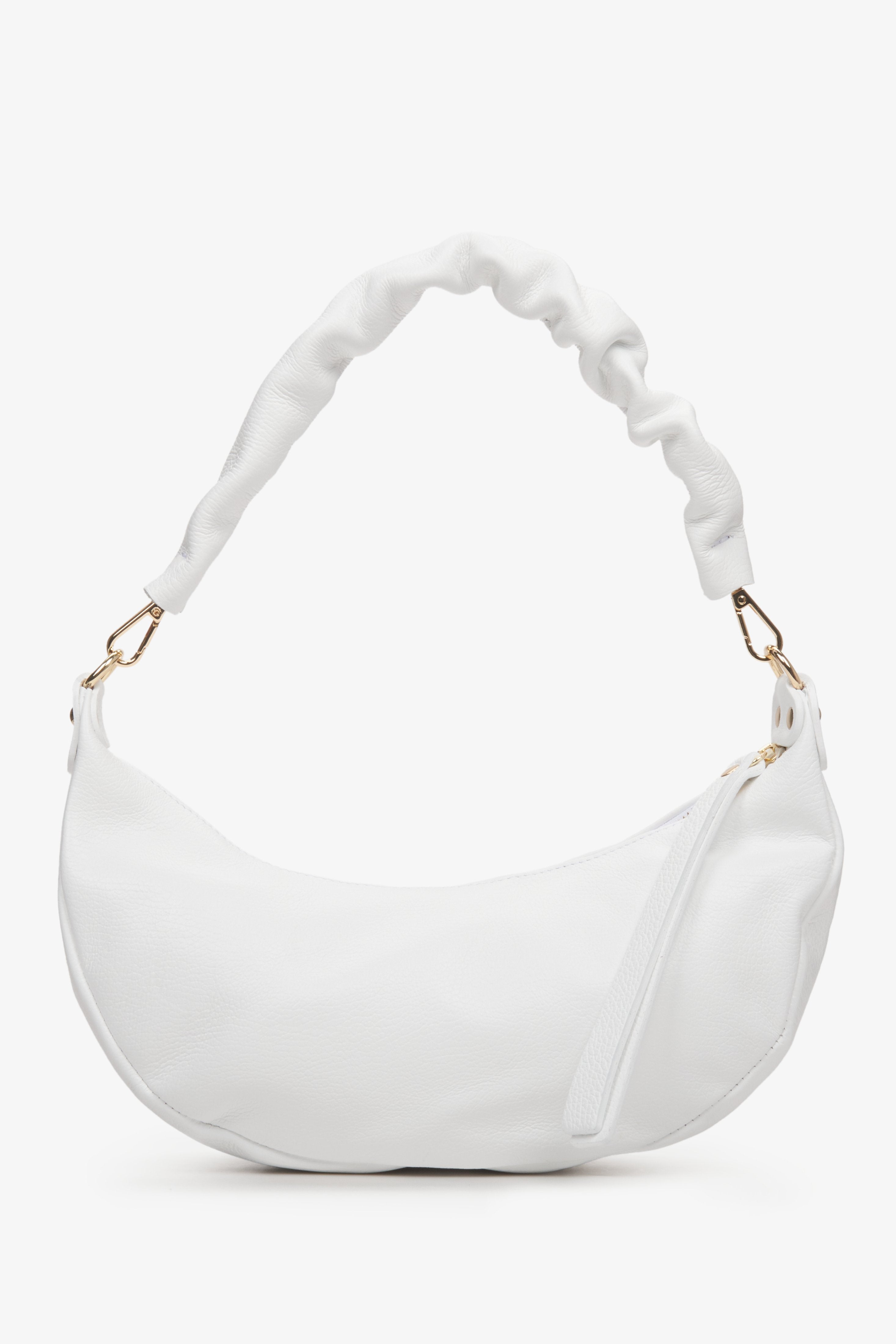 White half-moon shoulder bag made of natural leather by Estro.