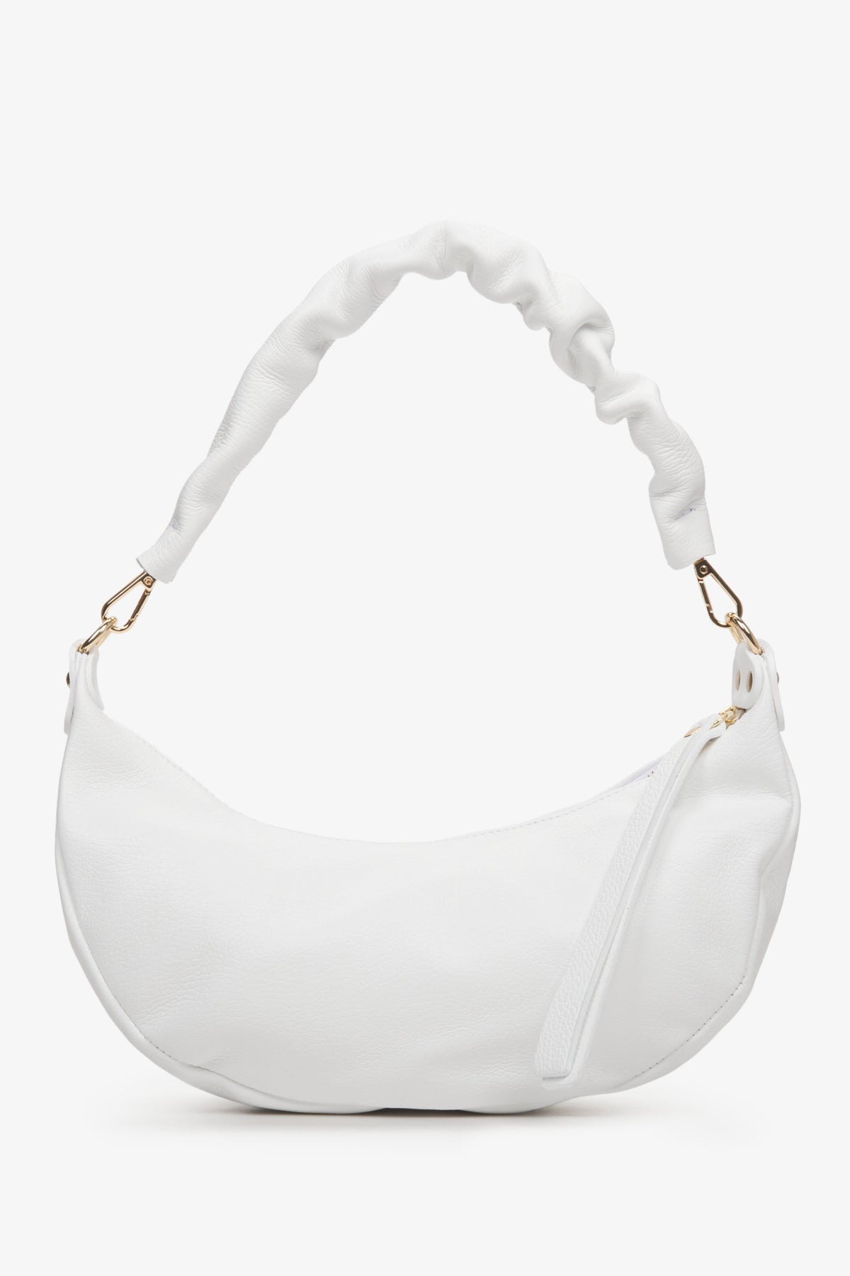 White half-moon shoulder bag made of natural leather by Estro.