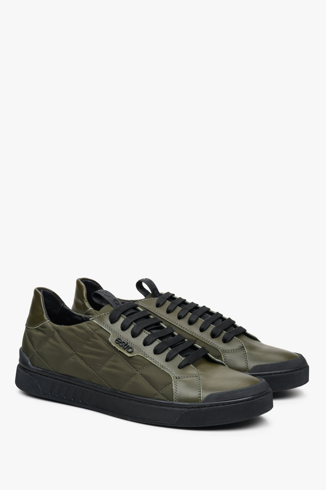 Green textile Estro men's sneakers with quilting for spring and jresien - presentation of the top and side seam of the shoes.