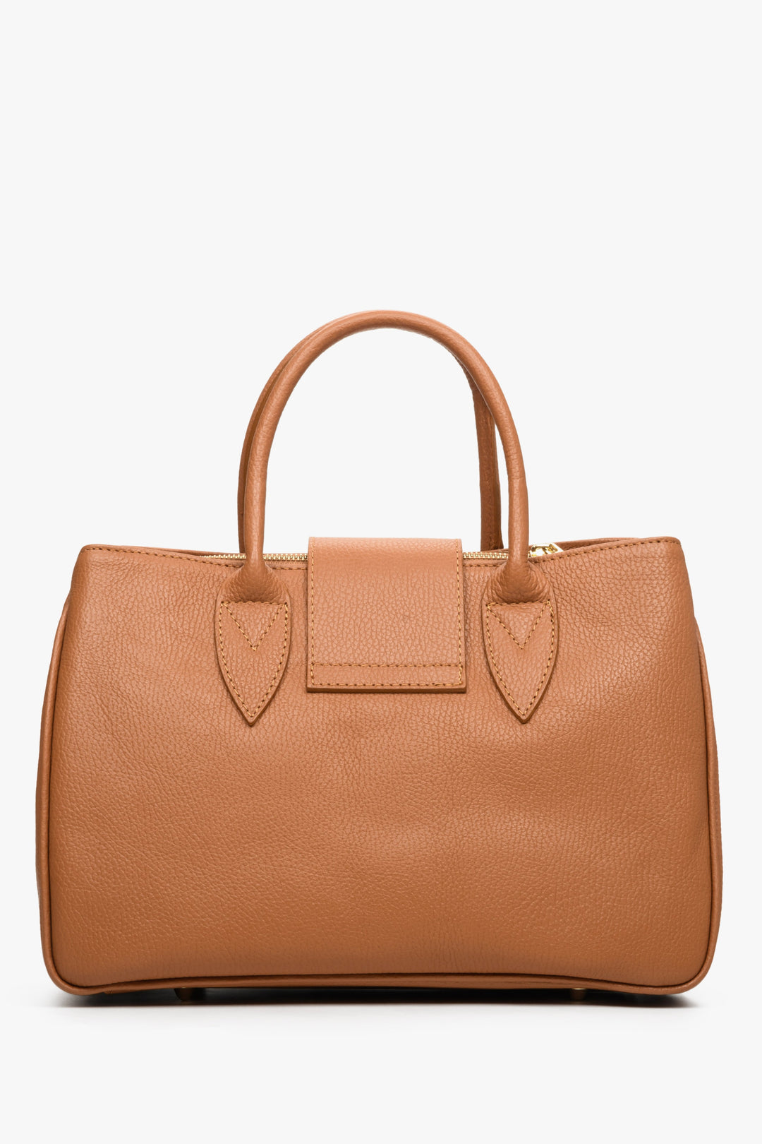 Handbag for women in brown natural leather Estro - presentation of the back of the model.