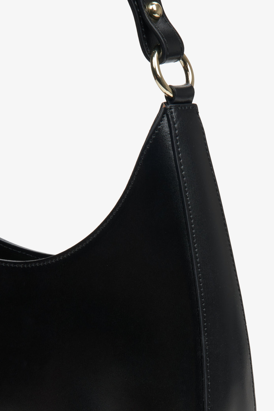 Women's Italian natural leather shoulder bag in black.