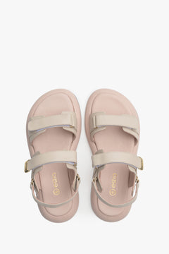Beige women's sandals by Estro made of Italian natural leather - presentation of the model from above.