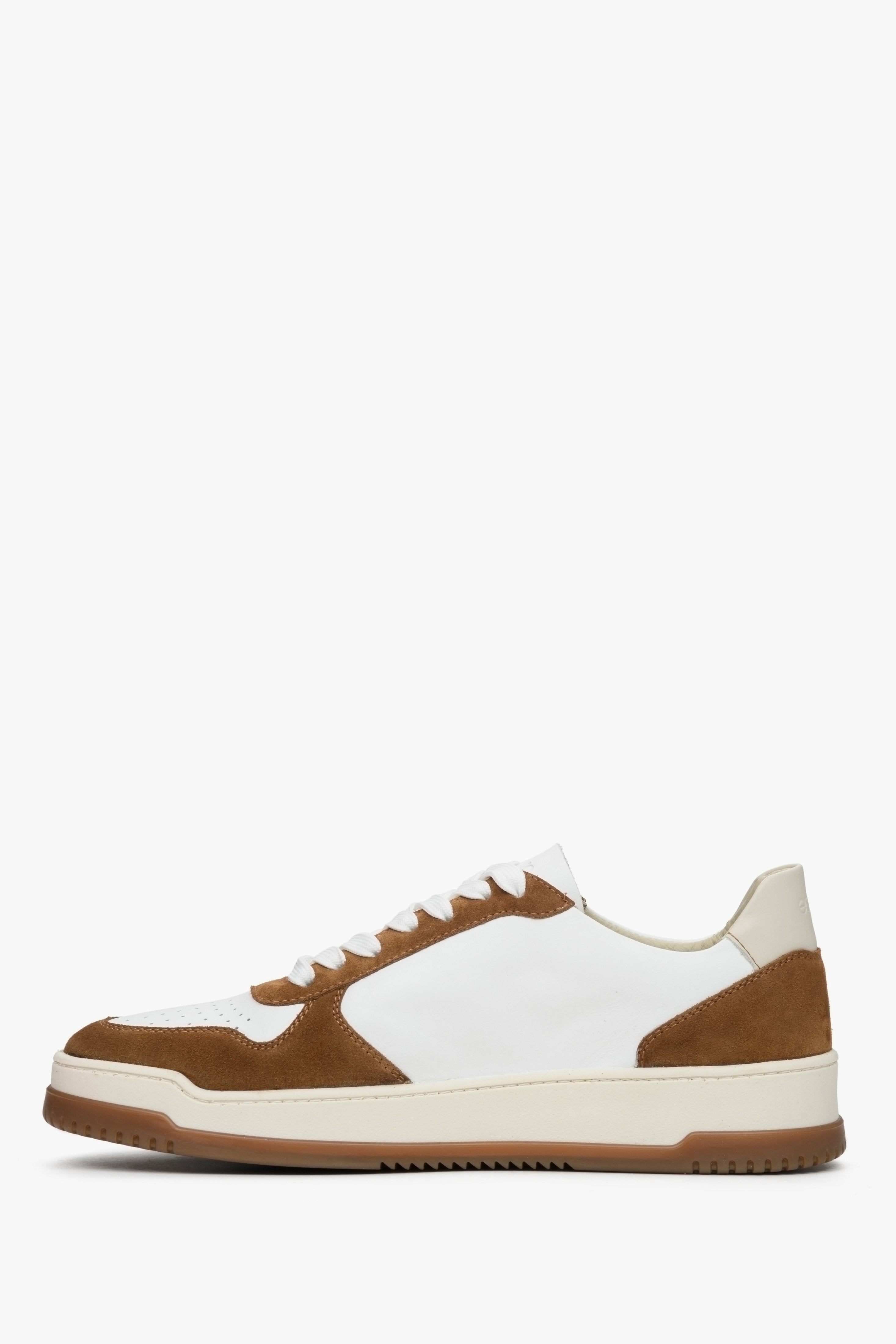 Men's white and brown suede and natural leather Estro sneakers - spring shoe profile.