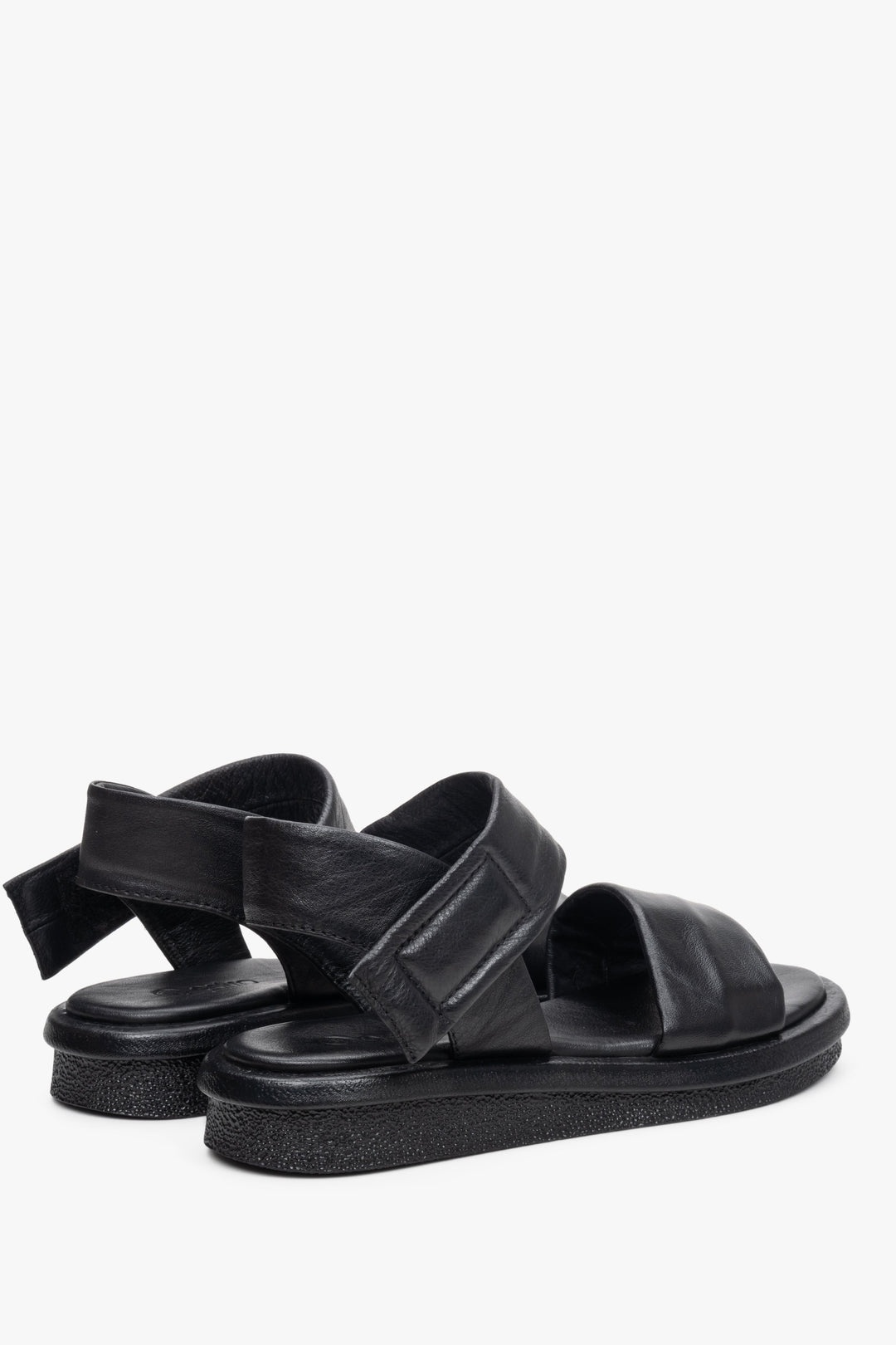 Women's sandals made of Italian natural leather on a low heel Estro - shoe profile in black.