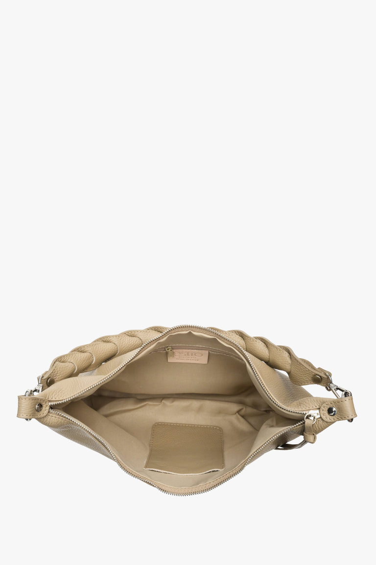 Women's shoulder bag in Italian natural leather with a braided handle- close-up of the lining of the model in sand beige.