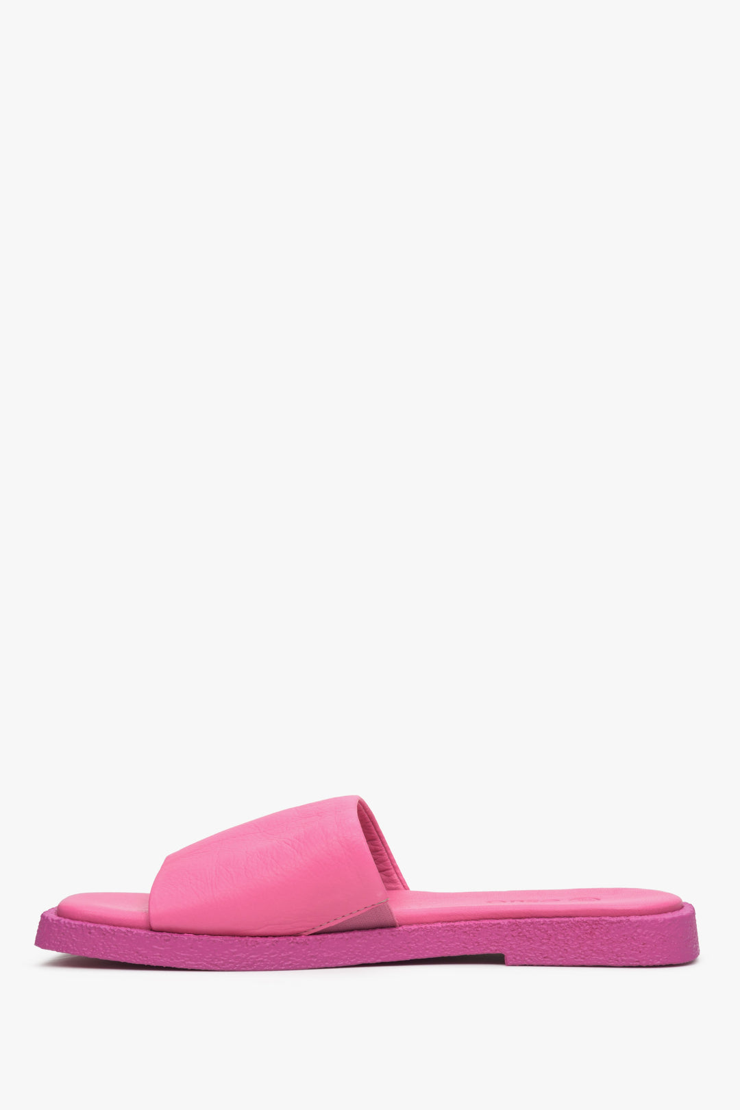 Women's Estro leather flat slide sandals in pink - shoe profile.