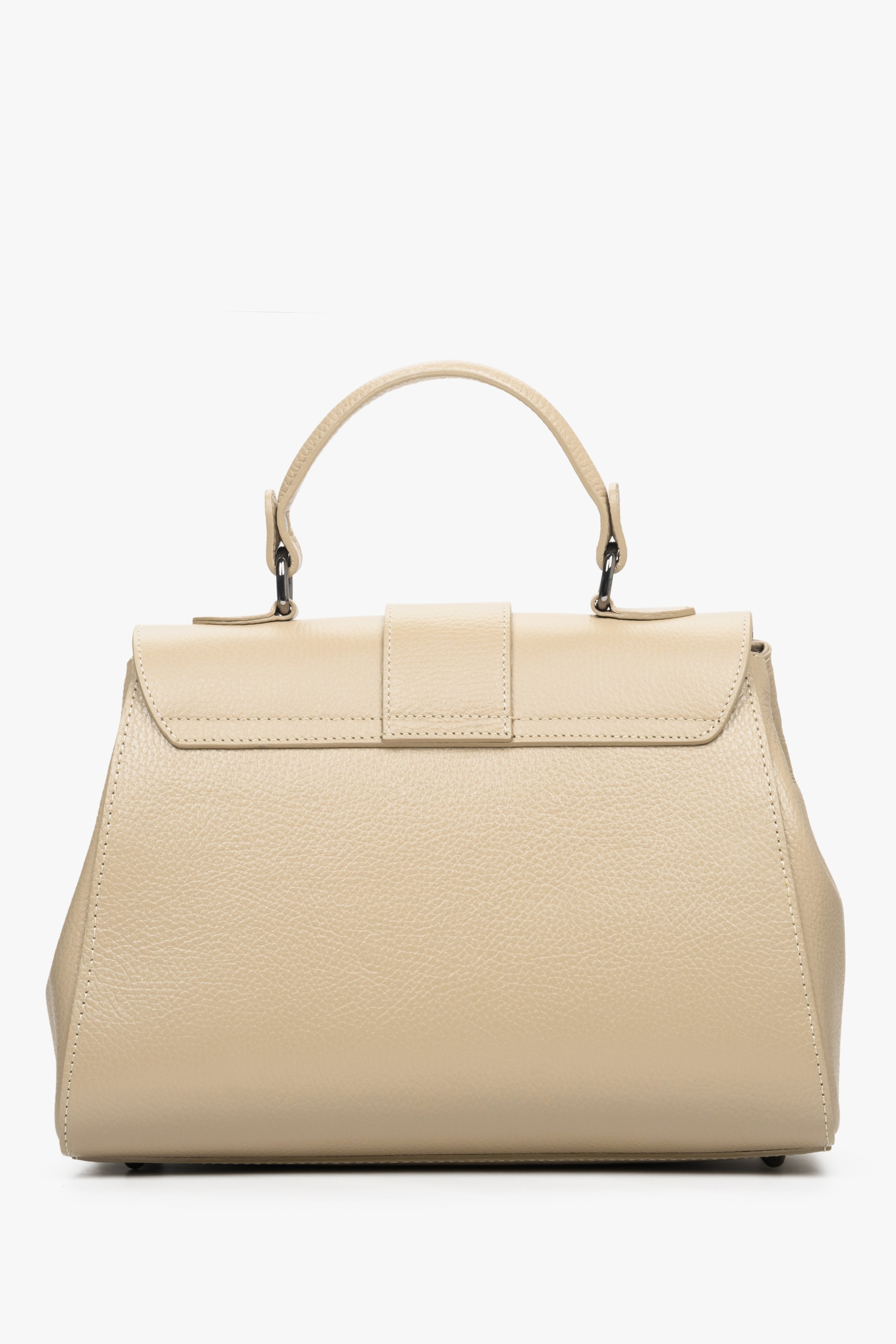 Sand beige women's Estro handbag made of natural Italian leather - reverse.