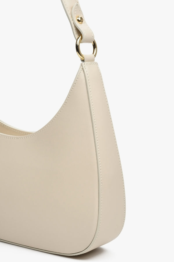 Women's Italian natural leather shoulder bag in sand beige.