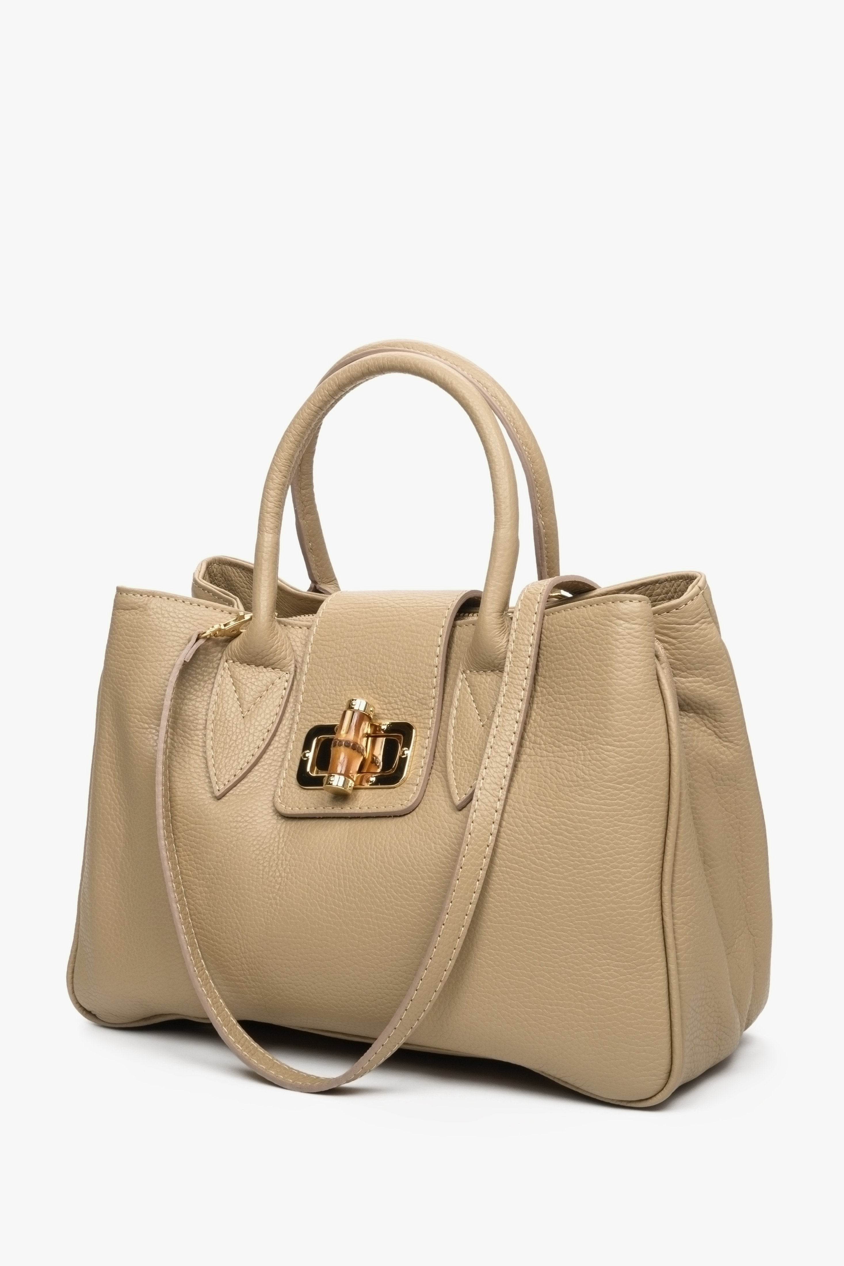 Italian leather women's handbag ideal for spring and summer for hand and on a longer strap in brown.