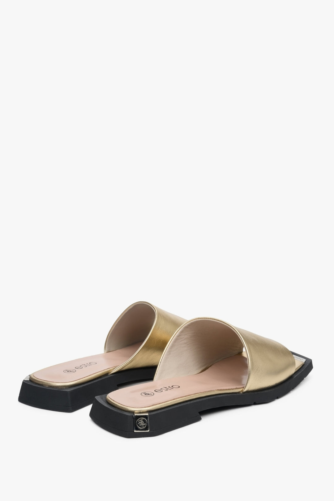 Women's leather mules for summer in gold - presentation of the back of the model.