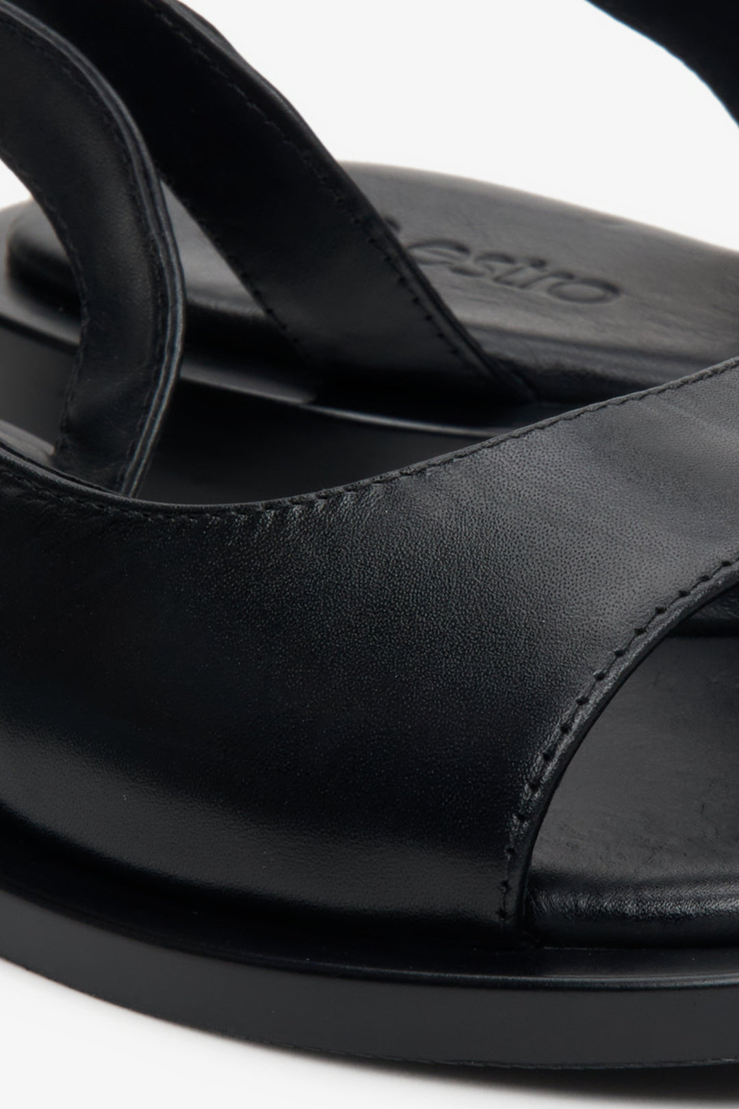 Women's sandals in black made of natural leather Estro - close-up of the stitching system.